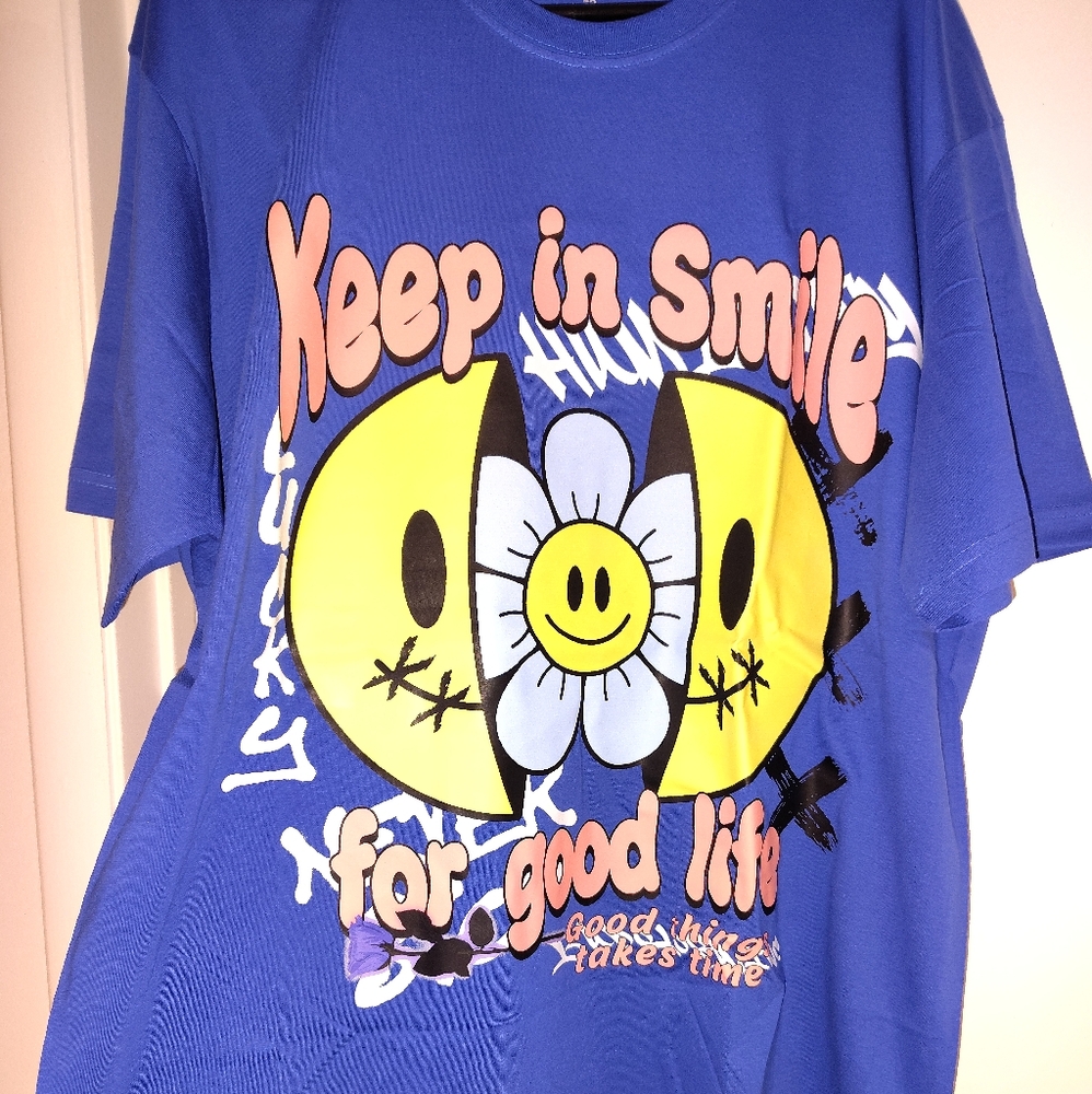 Vibrant Blue Short Sleeve Tee with Retro Smiley Design